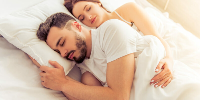 Couple with different sleep preferences sleeping together